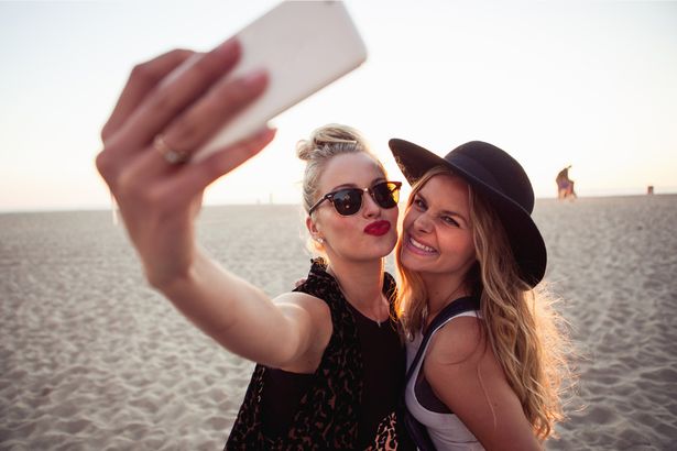 Link found between selfie viewing, decreased self-esteem selfies